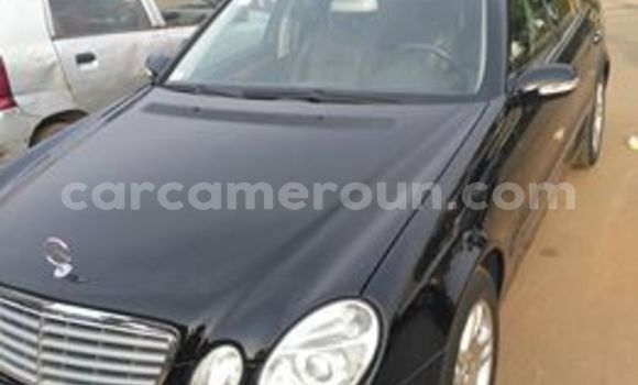 Sayi Na hannu Mercedes‒Benz E-klasse Black Mota in Yaounde a Babban Kamaru Sayi Na hannu Mercedes‒Benz E-klasse Black Mota in Yaounde a Babban Kamaru