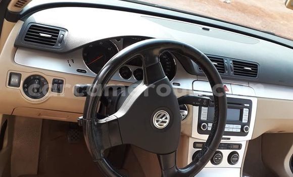 Sayi Na hannu Volkswagen Passat Blue Mota in Yaounde a Babban Kamaru Sayi Na hannu Volkswagen Passat Blue Mota in Yaounde a Babban Kamaru