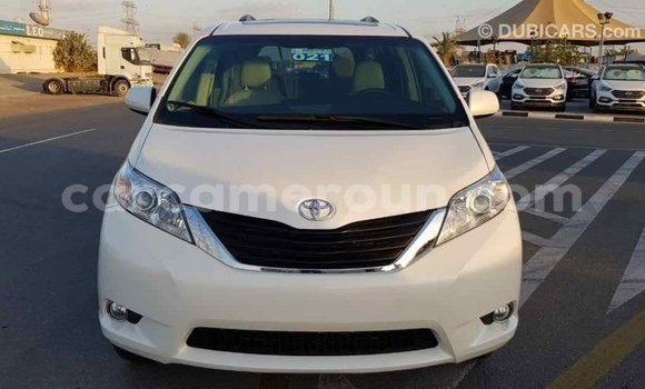 Acheter Import Voiture Toyota Sienna Blanc à Import - Dubai, Adamawa Acheter Import Voiture Toyota Sienna Blanc à Import - Dubai, Adamawa