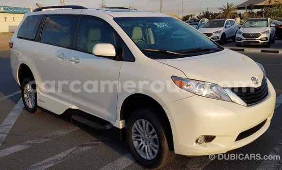 Acheter Import Voiture Toyota Sienna Blanc à Import - Dubai, Adamawa Acheter Import Voiture Toyota Sienna Blanc à Import - Dubai, Adamawa