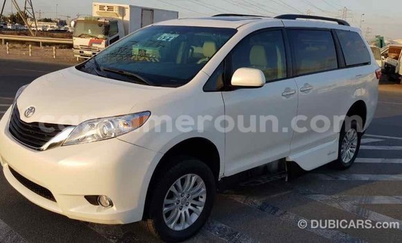 Acheter Import Voiture Toyota Sienna Blanc à Import - Dubai, Adamawa Acheter Import Voiture Toyota Sienna Blanc à Import - Dubai, Adamawa