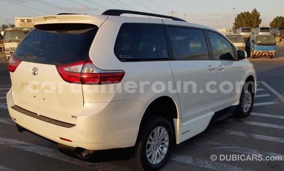 Acheter Import Voiture Toyota Sienna Blanc à Import - Dubai, Adamawa Acheter Import Voiture Toyota Sienna Blanc à Import - Dubai, Adamawa
