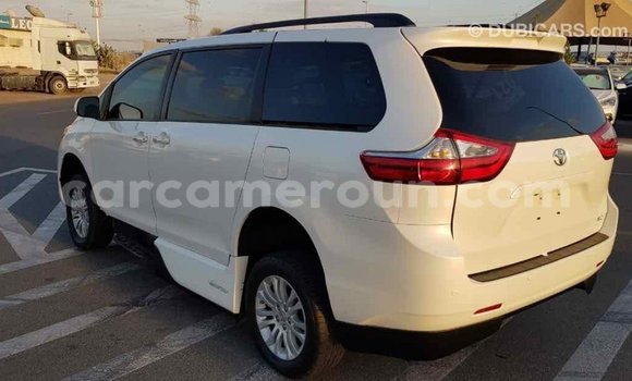 Acheter Import Voiture Toyota Sienna Blanc à Import - Dubai, Adamawa Acheter Import Voiture Toyota Sienna Blanc à Import - Dubai, Adamawa