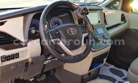 Acheter Import Voiture Toyota Sienna Blanc à Import - Dubai, Adamawa Acheter Import Voiture Toyota Sienna Blanc à Import - Dubai, Adamawa