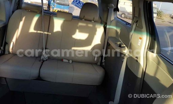 Acheter Import Voiture Toyota Sienna Blanc à Import - Dubai, Adamawa Acheter Import Voiture Toyota Sienna Blanc à Import - Dubai, Adamawa