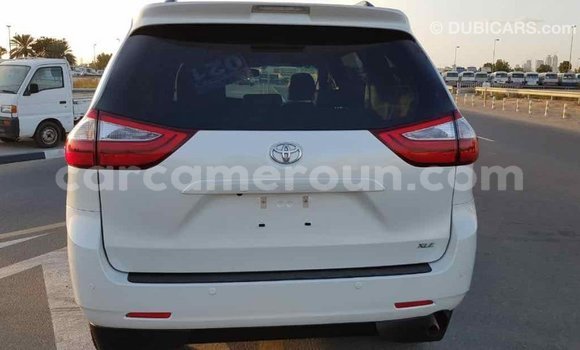 Acheter Import Voiture Toyota Sienna Blanc à Import - Dubai, Adamawa Acheter Import Voiture Toyota Sienna Blanc à Import - Dubai, Adamawa