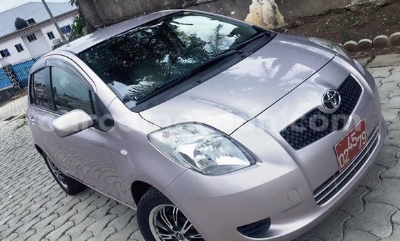 Sayi Na hannu Toyota Yaris Azurfa Mota in Douala a Ƙasar Kamaru Sayi Na hannu Toyota Yaris Azurfa Mota in Douala a Ƙasar Kamaru
