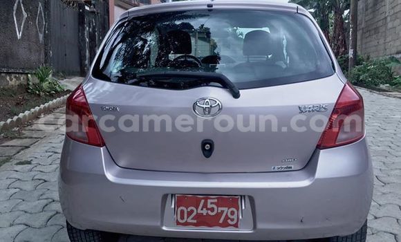 Sayi Na hannu Toyota Yaris Azurfa Mota in Douala a Ƙasar Kamaru Sayi Na hannu Toyota Yaris Azurfa Mota in Douala a Ƙasar Kamaru