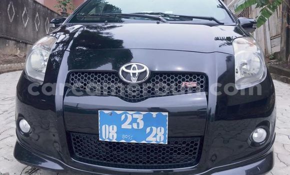 Sayi Na hannu Toyota Yaris Black Mota in Douala a Ƙasar Kamaru Sayi Na hannu Toyota Yaris Black Mota in Douala a Ƙasar Kamaru