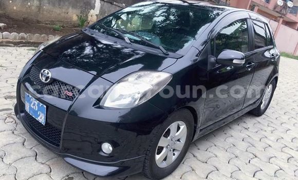 Sayi Na hannu Toyota Yaris Black Mota in Douala a Ƙasar Kamaru Sayi Na hannu Toyota Yaris Black Mota in Douala a Ƙasar Kamaru