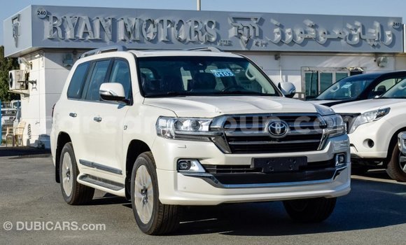 Acheter Import Voiture Toyota Land Cruiser Blanc à Import - Dubai, Adamawa Acheter Import Voiture Toyota Land Cruiser Blanc à Import - Dubai, Adamawa