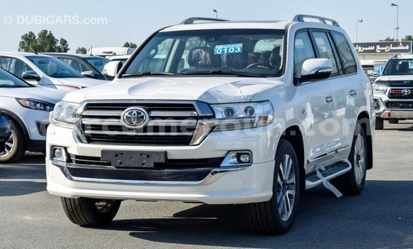 Acheter Import Voiture Toyota Land Cruiser Blanc à Import - Dubai, Adamawa Acheter Import Voiture Toyota Land Cruiser Blanc à Import - Dubai, Adamawa