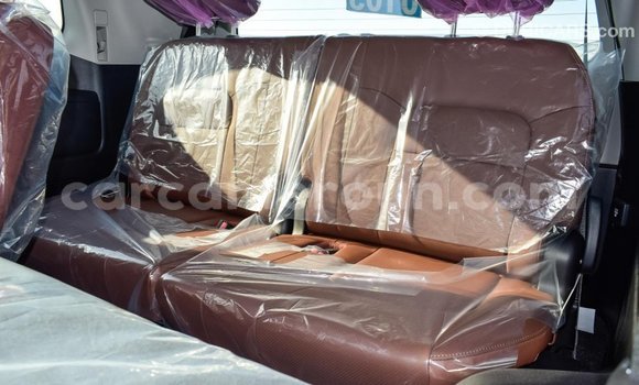 Acheter Import Voiture Toyota Land Cruiser Blanc à Import - Dubai, Adamawa Acheter Import Voiture Toyota Land Cruiser Blanc à Import - Dubai, Adamawa