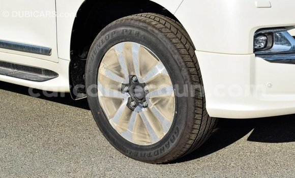Acheter Import Voiture Toyota Land Cruiser Blanc à Import - Dubai, Adamawa Acheter Import Voiture Toyota Land Cruiser Blanc à Import - Dubai, Adamawa