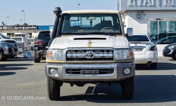Acheter Import Voiture Toyota Land Cruiser Beige à Import - Dubai, Adamawa Acheter Import Voiture Toyota Land Cruiser Beige à Import - Dubai, Adamawa
