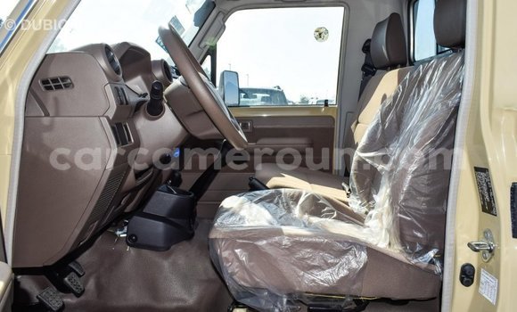 Acheter Import Voiture Toyota Land Cruiser Beige à Import - Dubai, Adamawa Acheter Import Voiture Toyota Land Cruiser Beige à Import - Dubai, Adamawa