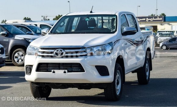 Acheter Import Voiture Toyota Hilux Blanc à Import - Dubai, Adamawa Acheter Import Voiture Toyota Hilux Blanc à Import - Dubai, Adamawa