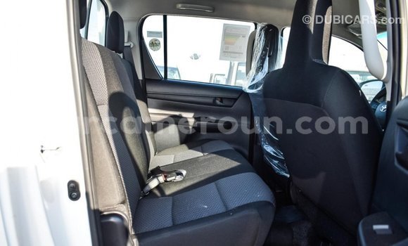 Acheter Import Voiture Toyota Hilux Blanc à Import - Dubai, Adamawa Acheter Import Voiture Toyota Hilux Blanc à Import - Dubai, Adamawa