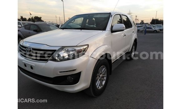 Acheter Import Voiture Toyota Fortuner Blanc à Import - Dubai, Adamawa Acheter Import Voiture Toyota Fortuner Blanc à Import - Dubai, Adamawa