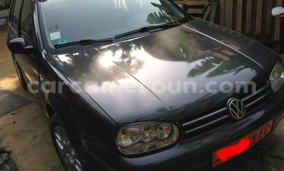 Sayi Na hannu Volkswagen Golf Black Mota in Douala a Ƙasar Kamaru