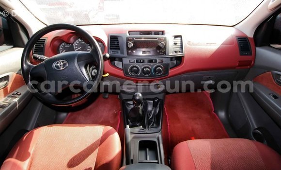 Acheter Import Voiture Toyota Hilux Rouge à Import - Dubai, Adamawa Acheter Import Voiture Toyota Hilux Rouge à Import - Dubai, Adamawa