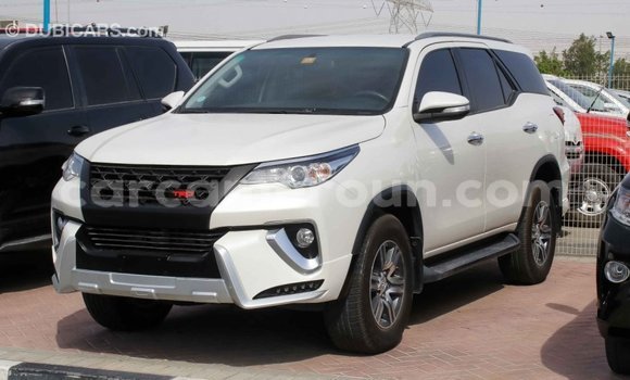 Acheter Import Voiture Toyota Fortuner Blanc à Import - Dubai, Adamawa Acheter Import Voiture Toyota Fortuner Blanc à Import - Dubai, Adamawa