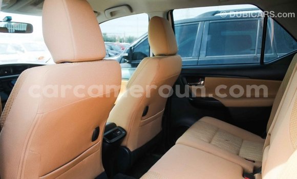 Acheter Import Voiture Toyota Fortuner Blanc à Import - Dubai, Adamawa Acheter Import Voiture Toyota Fortuner Blanc à Import - Dubai, Adamawa