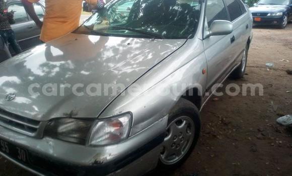 Sayi Na hannu Toyota Carina E Azurfa Mota in Douala a Ƙasar Kamaru Sayi Na hannu Toyota Carina E Azurfa Mota in Douala a Ƙasar Kamaru