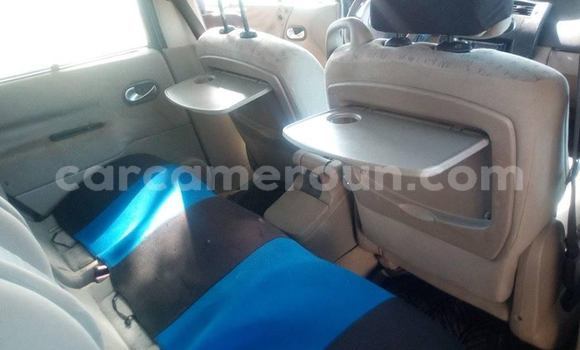 Sayi Na hannu Renault Scenic Blue Mota in Douala a Ƙasar Kamaru Sayi Na hannu Renault Scenic Blue Mota in Douala a Ƙasar Kamaru