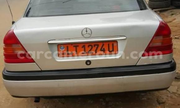 Sayi Na hannu Mercedes‒Benz C–Class Azurfa Mota in Douala a Ƙasar Kamaru Sayi Na hannu Mercedes‒Benz C–Class Azurfa Mota in Douala a Ƙasar Kamaru
