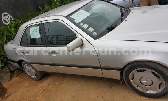 Sayi Na hannu Mercedes‒Benz C–Class Azurfa Mota in Douala a Ƙasar Kamaru Sayi Na hannu Mercedes‒Benz C–Class Azurfa Mota in Douala a Ƙasar Kamaru