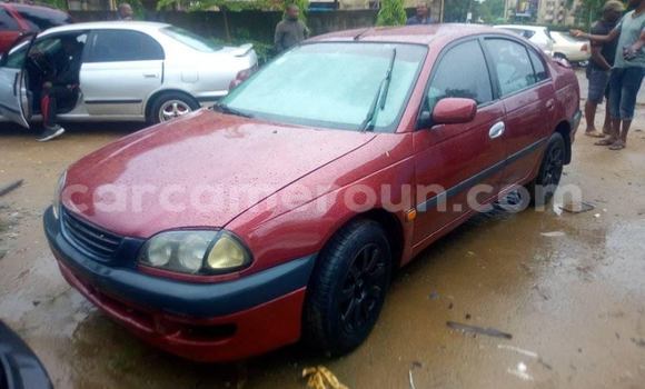 Sayi Na hannu Toyota Avensis Red Mota in Douala a Ƙasar Kamaru Sayi Na hannu Toyota Avensis Red Mota in Douala a Ƙasar Kamaru