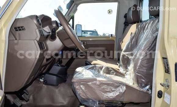 Acheter Import Voiture Toyota Land Cruiser Beige à Import - Dubai, Adamawa Acheter Import Voiture Toyota Land Cruiser Beige à Import - Dubai, Adamawa