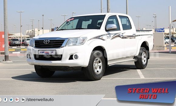 Acheter Import Voiture Toyota Hilux Blanc à Import - Dubai, Adamawa Acheter Import Voiture Toyota Hilux Blanc à Import - Dubai, Adamawa