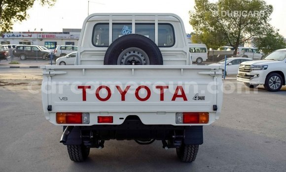 Acheter Import Voiture Toyota Pickup Blanc à Import - Dubai, Adamawa Acheter Import Voiture Toyota Pickup Blanc à Import - Dubai, Adamawa