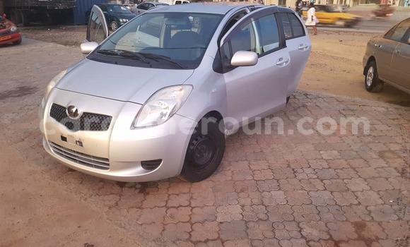 Acheter Occasion Voiture Toyota Yaris Gris à Yaoundé, Central Cameroon Acheter Occasion Voiture Toyota Yaris Gris à Yaoundé, Central Cameroon