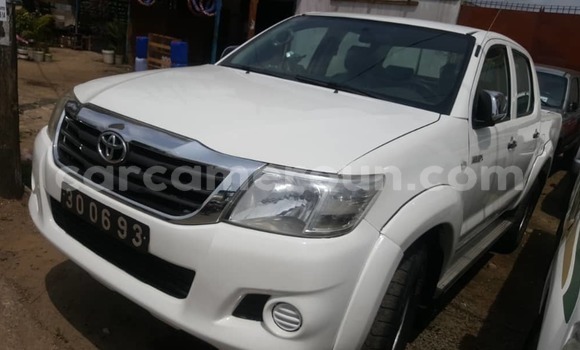 Acheter Occasion Voiture Toyota Hilux Surf Blanc à Yaoundé, Central Cameroon Acheter Occasion Voiture Toyota Hilux Surf Blanc à Yaoundé, Central Cameroon