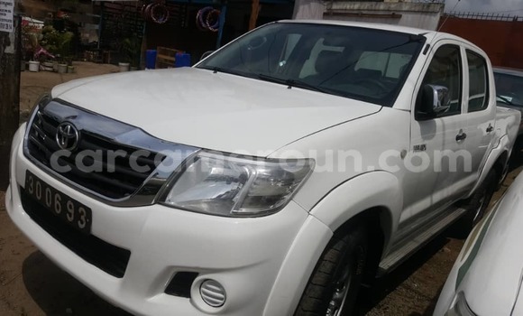 Acheter Occasion Voiture Toyota Hilux Surf Blanc à Yaoundé, Central Cameroon Acheter Occasion Voiture Toyota Hilux Surf Blanc à Yaoundé, Central Cameroon