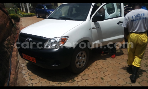 Acheter Occasion Voiture Toyota Hilux Blanc à Yaoundé, Central Cameroon Acheter Occasion Voiture Toyota Hilux Blanc à Yaoundé, Central Cameroon