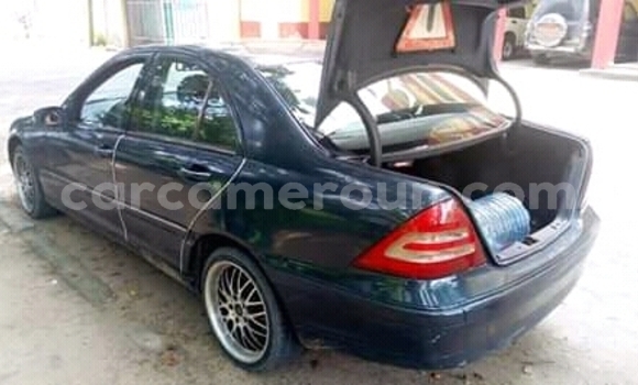 Sayi Na hannu Mercedes Viano Black Mota in Yaounde a Babban Kamaru