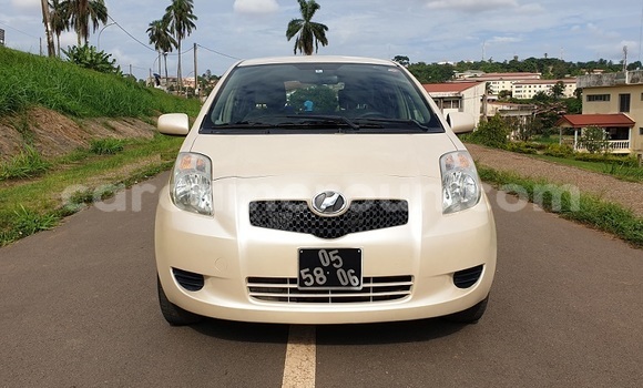 Sayi Imported Toyota Yaris White Mota in Yaounde a Babban Kamaru Sayi Imported Toyota Yaris White Mota in Yaounde a Babban Kamaru