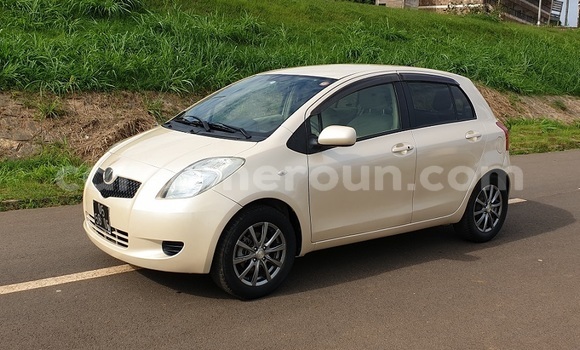 Sayi Imported Toyota Yaris White Mota in Yaounde a Babban Kamaru Sayi Imported Toyota Yaris White Mota in Yaounde a Babban Kamaru