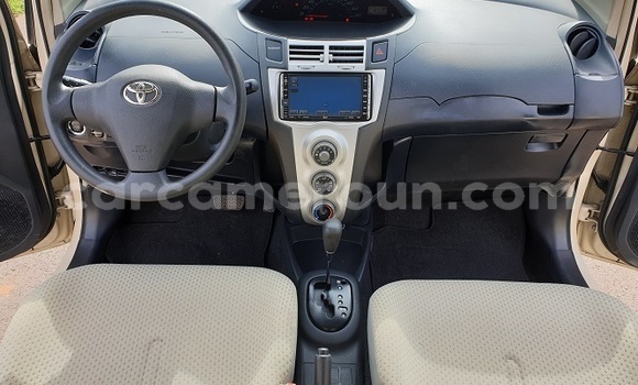 Sayi Imported Toyota Yaris White Mota in Yaounde a Babban Kamaru Sayi Imported Toyota Yaris White Mota in Yaounde a Babban Kamaru