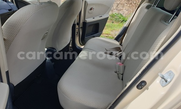 Sayi Imported Toyota Yaris White Mota in Yaounde a Babban Kamaru Sayi Imported Toyota Yaris White Mota in Yaounde a Babban Kamaru