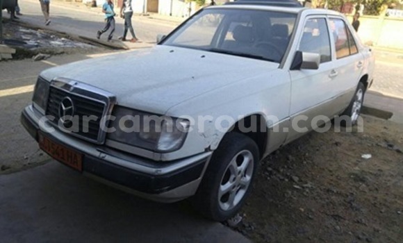 Buy Used Mercedes‒Benz 190 White Car in Douala in Littoral Cameroon Buy Used Mercedes‒Benz 190 White Car in Douala in Littoral Cameroon