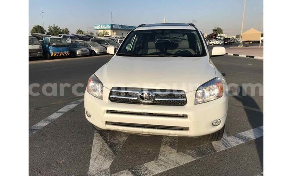 Acheter Import Voiture Toyota 4Runner Blanc à Import - Dubai, Adamawa Acheter Import Voiture Toyota 4Runner Blanc à Import - Dubai, Adamawa