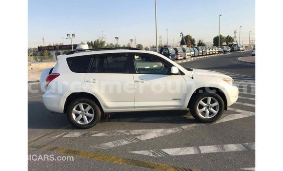 Acheter Import Voiture Toyota 4Runner Blanc à Import - Dubai, Adamawa Acheter Import Voiture Toyota 4Runner Blanc à Import - Dubai, Adamawa