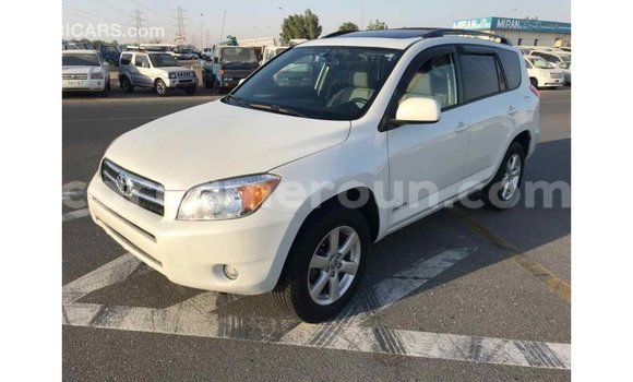 Acheter Import Voiture Toyota 4Runner Blanc à Import - Dubai, Adamawa Acheter Import Voiture Toyota 4Runner Blanc à Import - Dubai, Adamawa