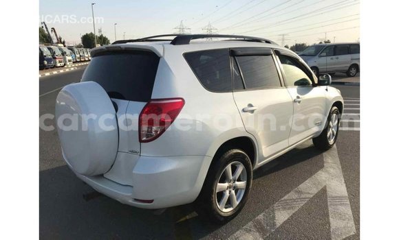 Acheter Import Voiture Toyota 4Runner Blanc à Import - Dubai, Adamawa Acheter Import Voiture Toyota 4Runner Blanc à Import - Dubai, Adamawa