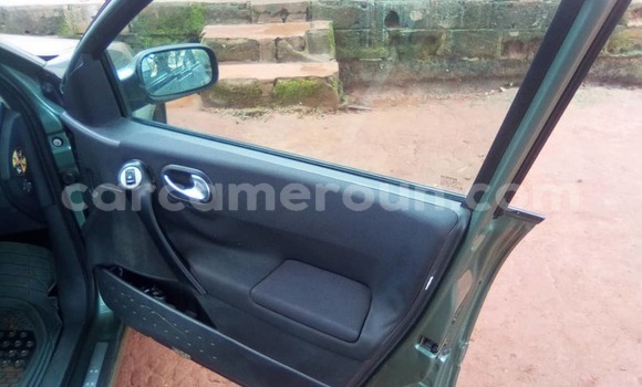 Acheter Occasion Voiture Renault Megane Vert à Yaoundé, Central Cameroon Acheter Occasion Voiture Renault Megane Vert à Yaoundé, Central Cameroon